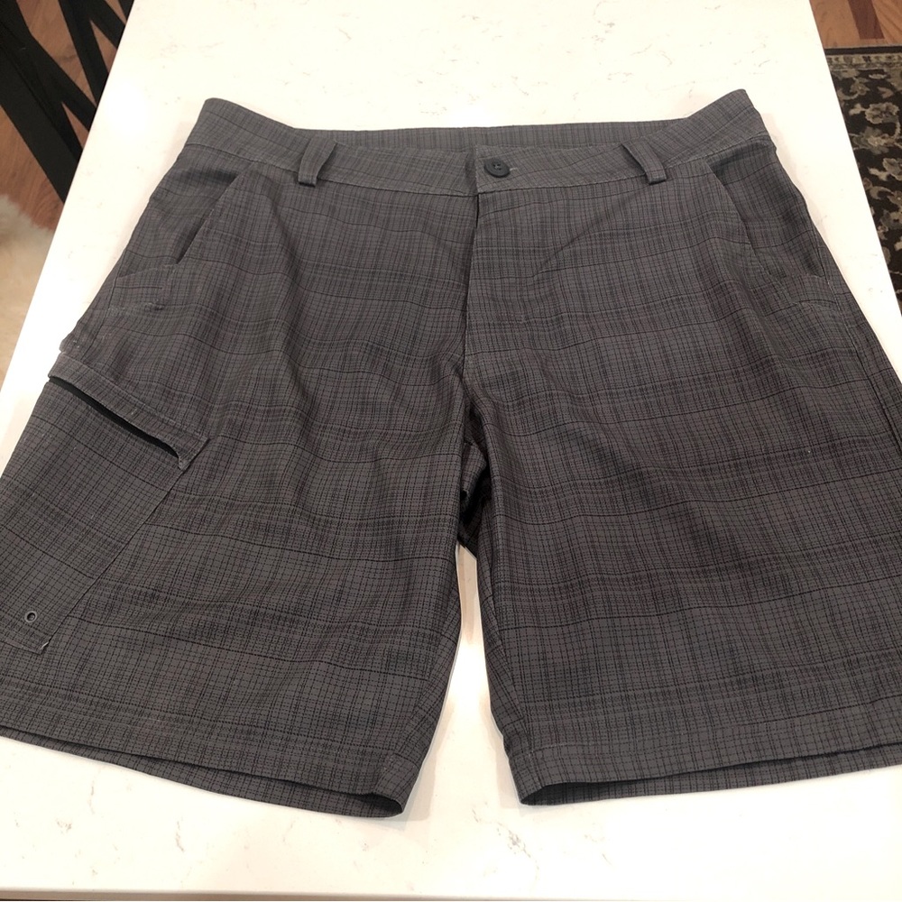 Gander Mountain Guide Series Grey/Black Plaid Cargo Outdoor Hiking Shorts Sz 36